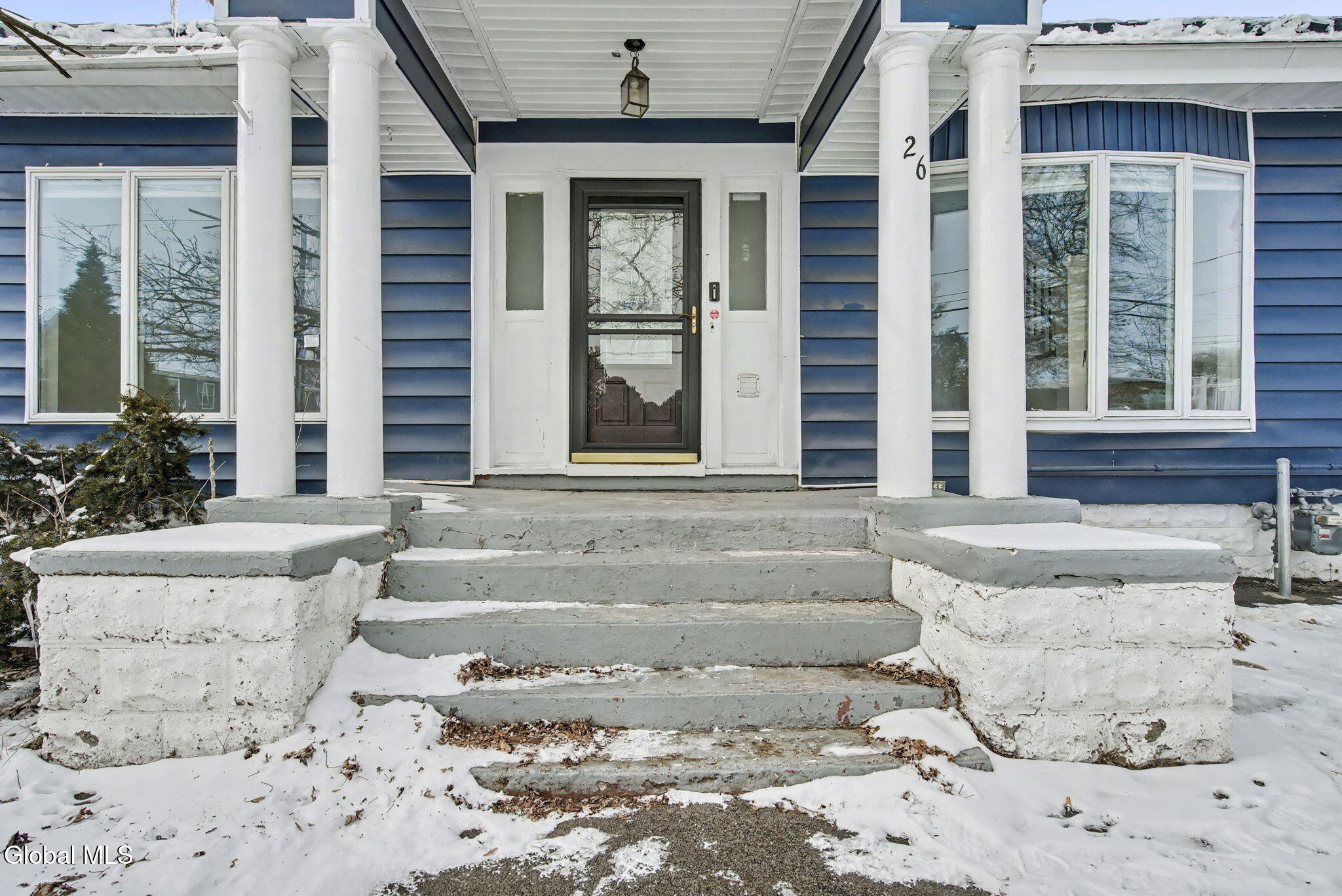 26 Everett Road Colonie, NY 12205 - Photo 3 of 27 3-web-or-mls-26-everett-rd