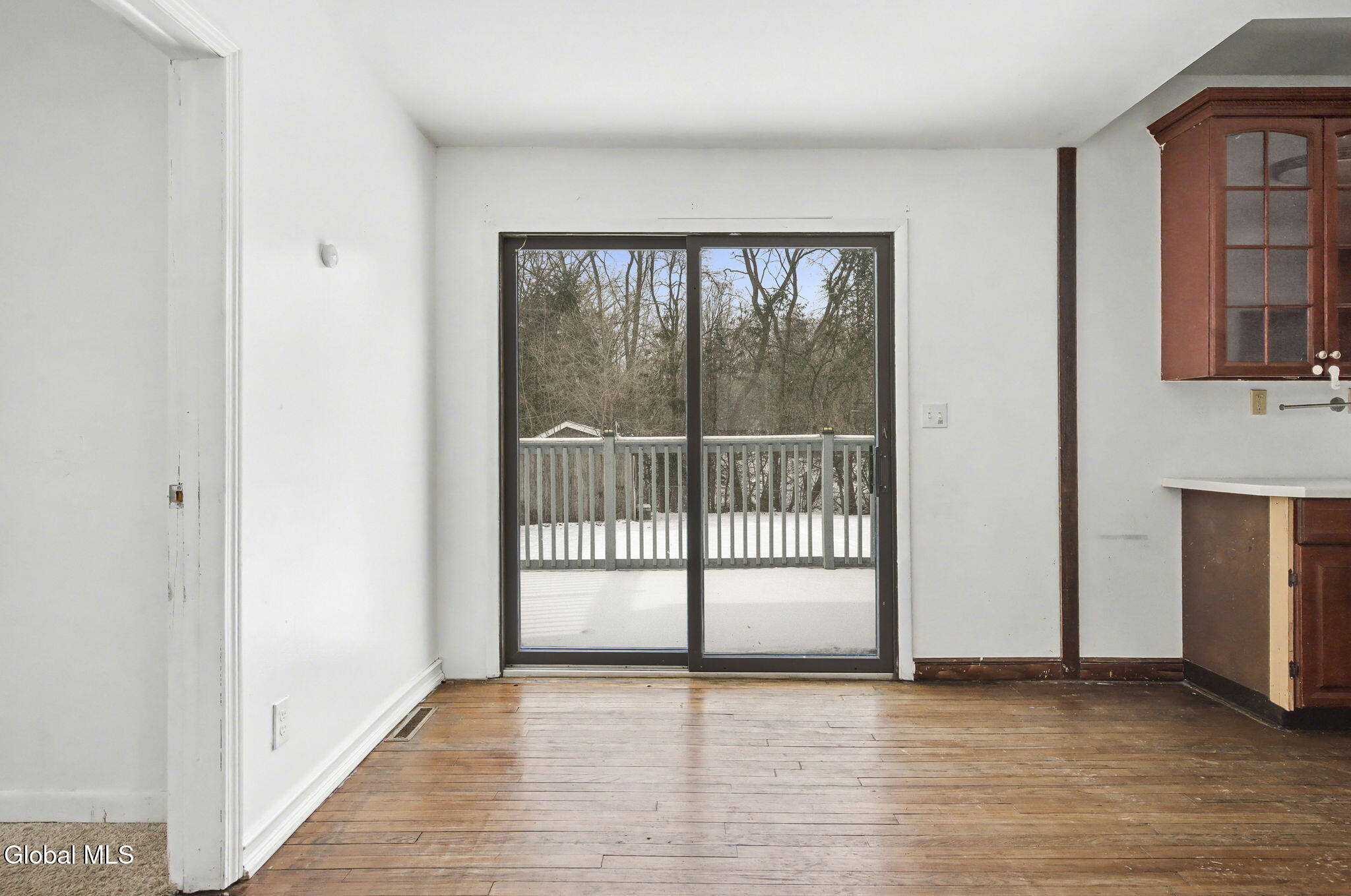 26 Everett Road Colonie, NY 12205 - Photo 8 of 27 8-web-or-mls-26-everett-rd