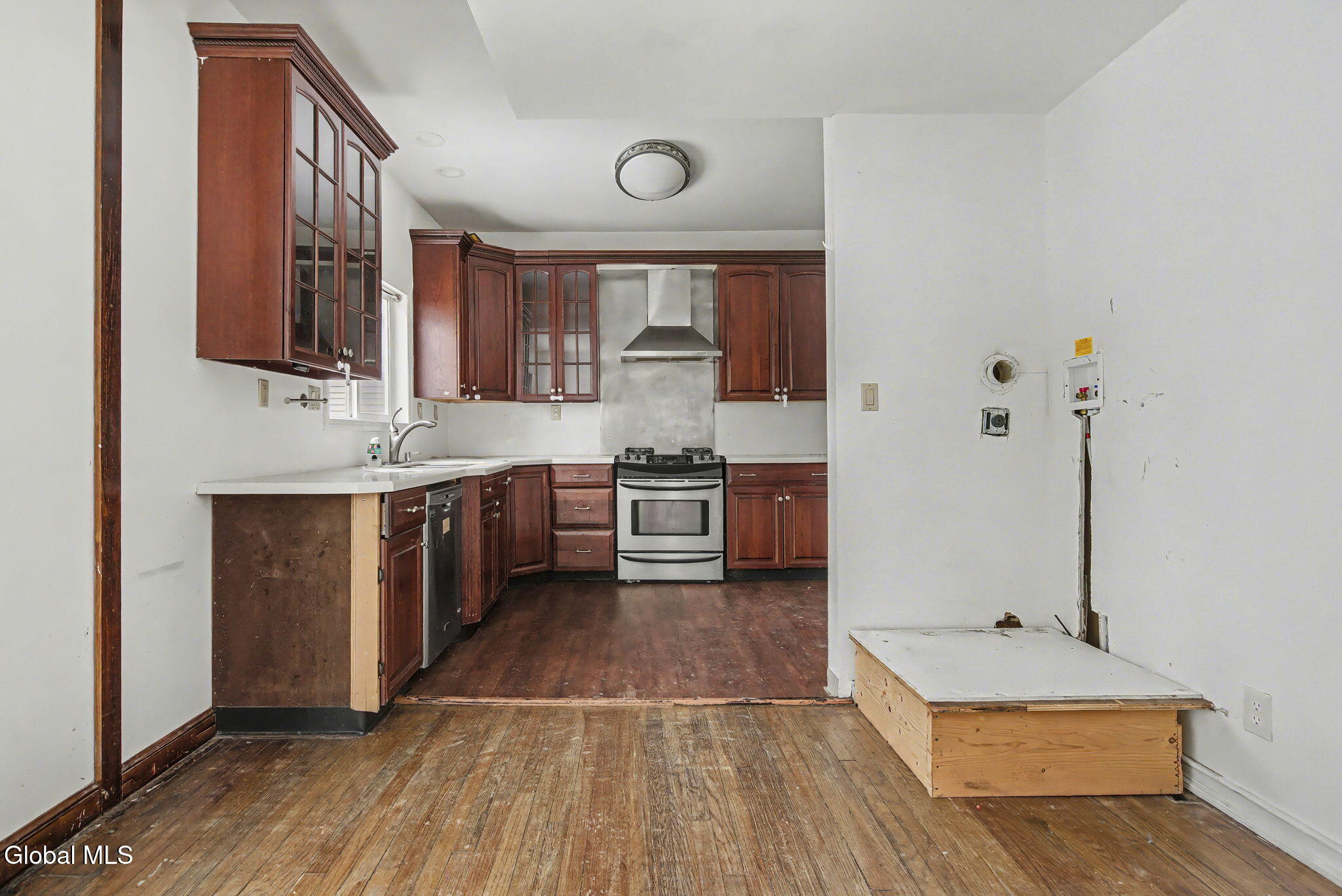 26 Everett Road Colonie, NY 12205 - Photo 9 of 27 9-web-or-mls-26-everett-rd