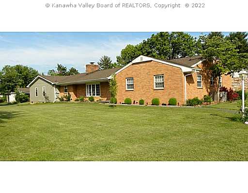 26 Elm Street Winfield, WV 25213 - Photo 13 of 15 Exterior Front.