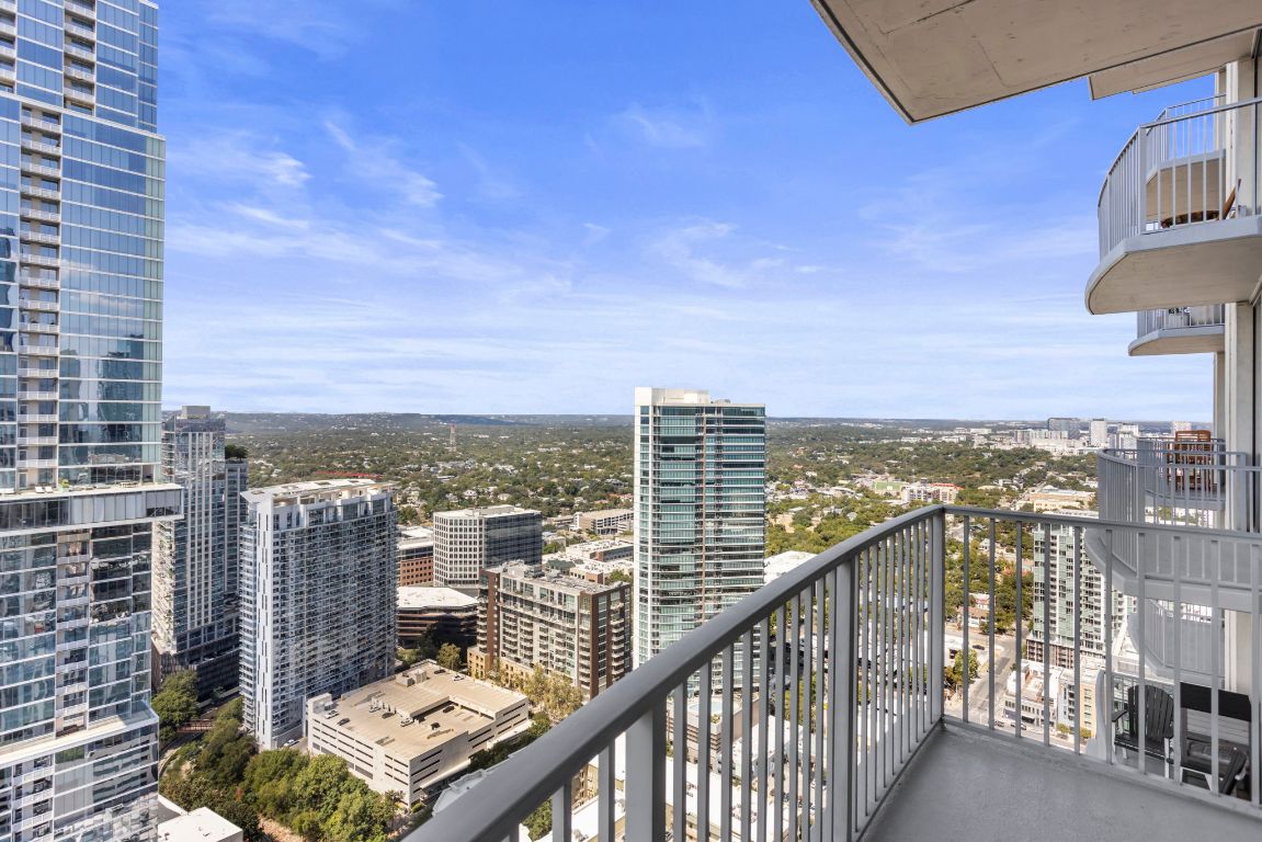 360 Nueces Street, Unit 3904 Austin, TX 78701 - Photo 21 of 32 a view of a balcony with city view