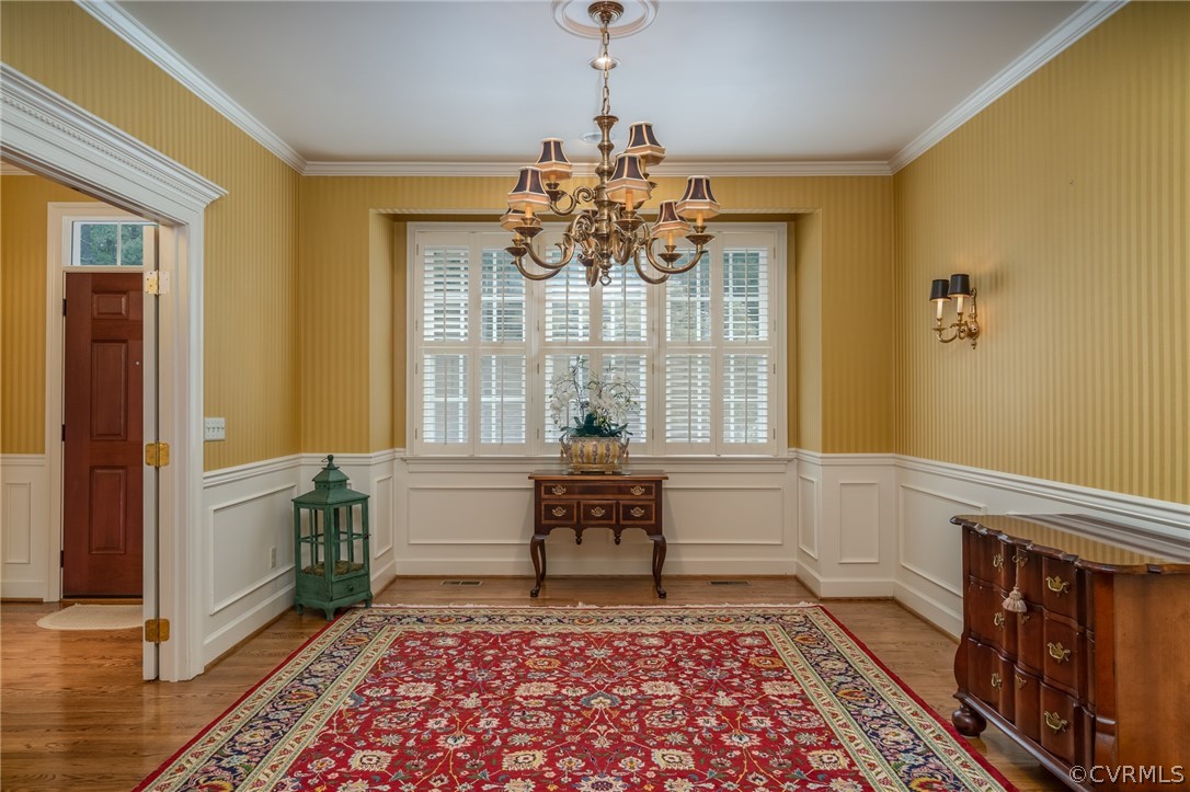 102 Par Drive Williamsburg, VA 23188 - Photo 12 of 42 a living room with furniture and a table