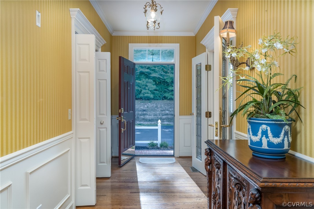 102 Par Drive Williamsburg, VA 23188 - Photo 5 of 42 a view of a hallway to a livingroom with furniture
