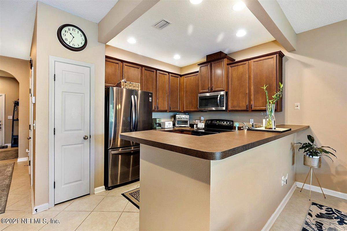 12944 Spring Rain Road Jacksonville, FL 32258 - Photo 6 of 19 06-Kitchen