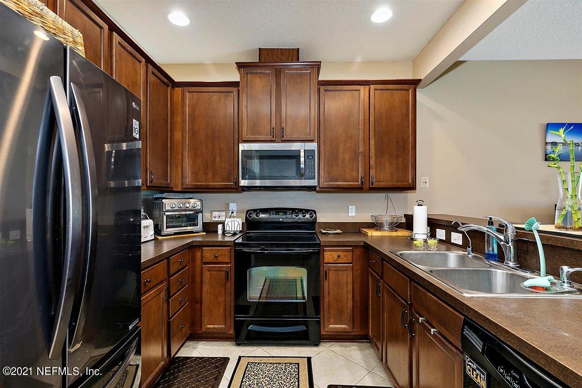 12944 Spring Rain Road Jacksonville, FL 32258 - Photo 7 of 19 07-Kitchen