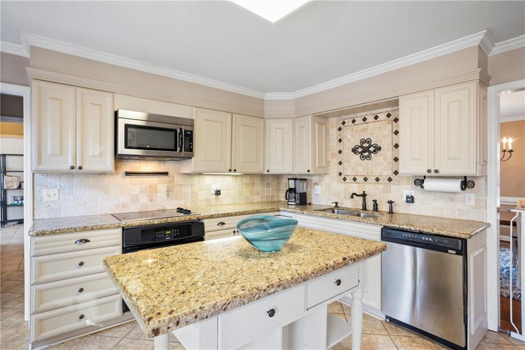 836 Whispering Wind Road Burlington, NC 27217 - Photo 6 of 36 Gallery Image 6