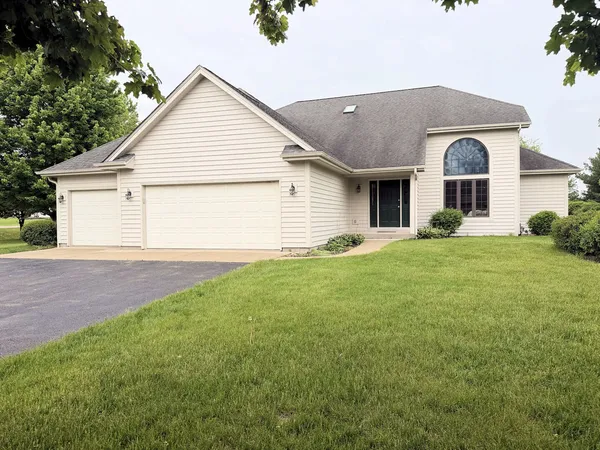 $389,900 | 10349 Branch Road, Rochelle, IL 61068