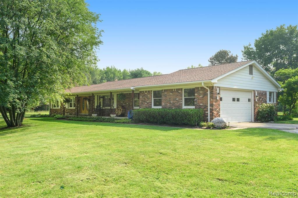 5440 Green Road Fenton, MI 48430 - Photo 3 of 44