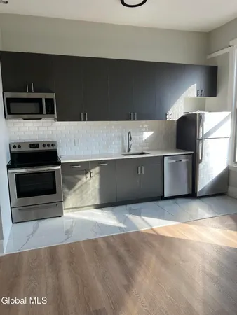 $1,300 | 5 Broadway, Unit 308, Troy, NY 12180