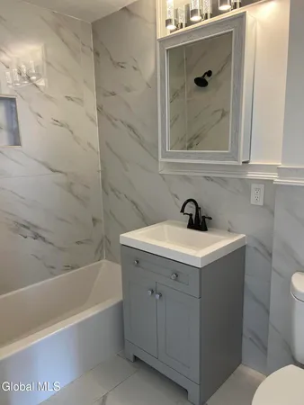 $1,300 | 5 Broadway, Unit 308, Troy, NY 12180