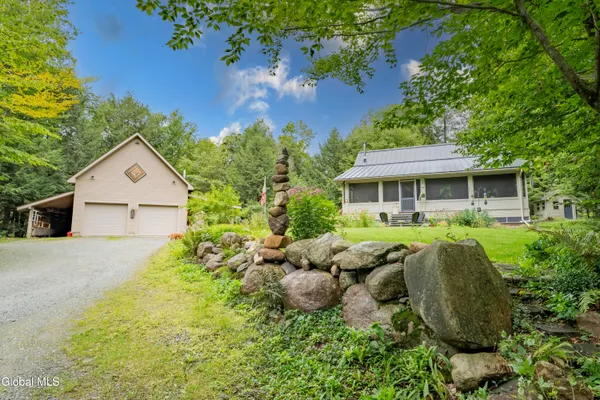 $575,000 | 379 North Shore Road, Gloversville, NY 12078