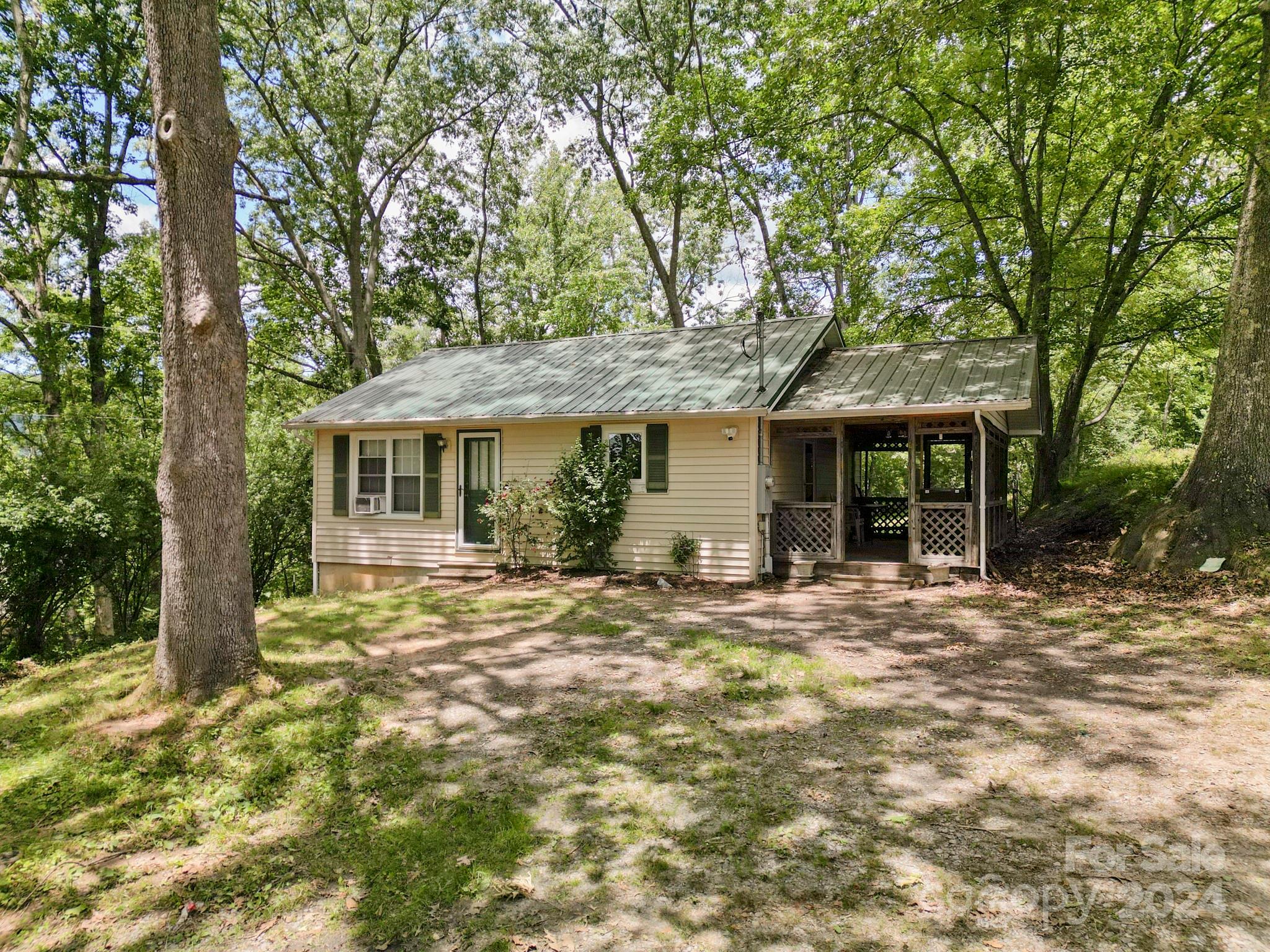 85 Sandy Flat Mountain Road Fletcher, NC 28732 - Photo 2 of 31