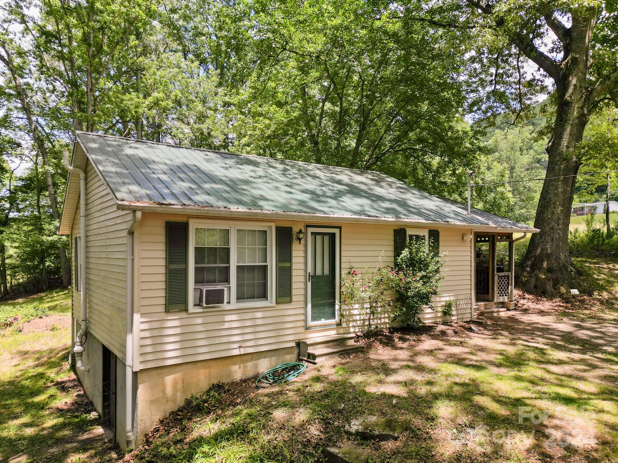 85 Sandy Flat Mountain Road Fletcher, NC 28732 - Photo 3 of 31