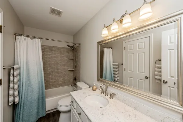 $375,000 | 853 Savanna Springs Drive, Lake Villa, IL 60046