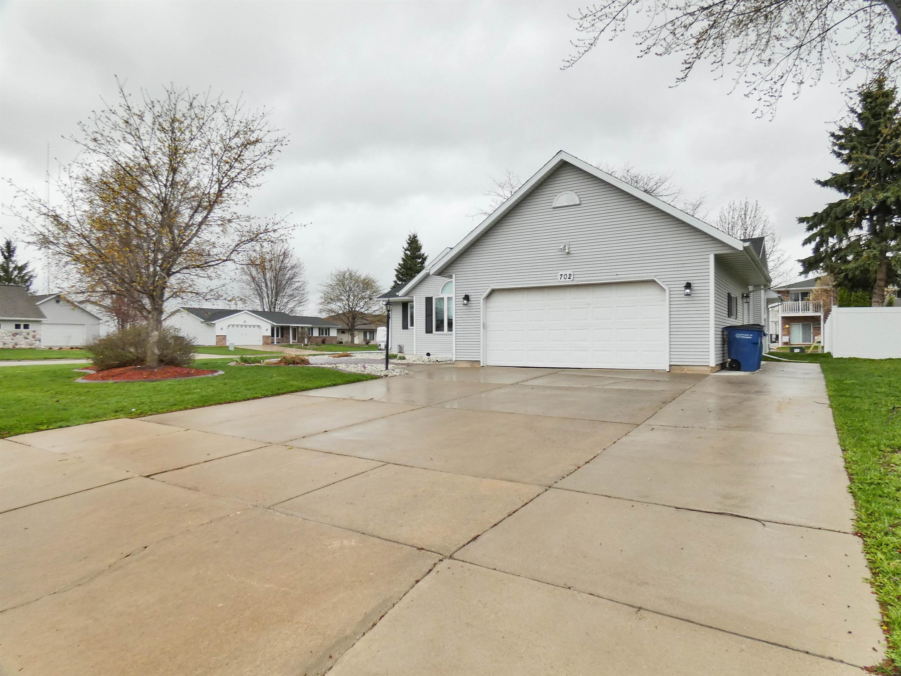 702 Carol Lane Pulaski, WI 54162 - Photo 1 of 47