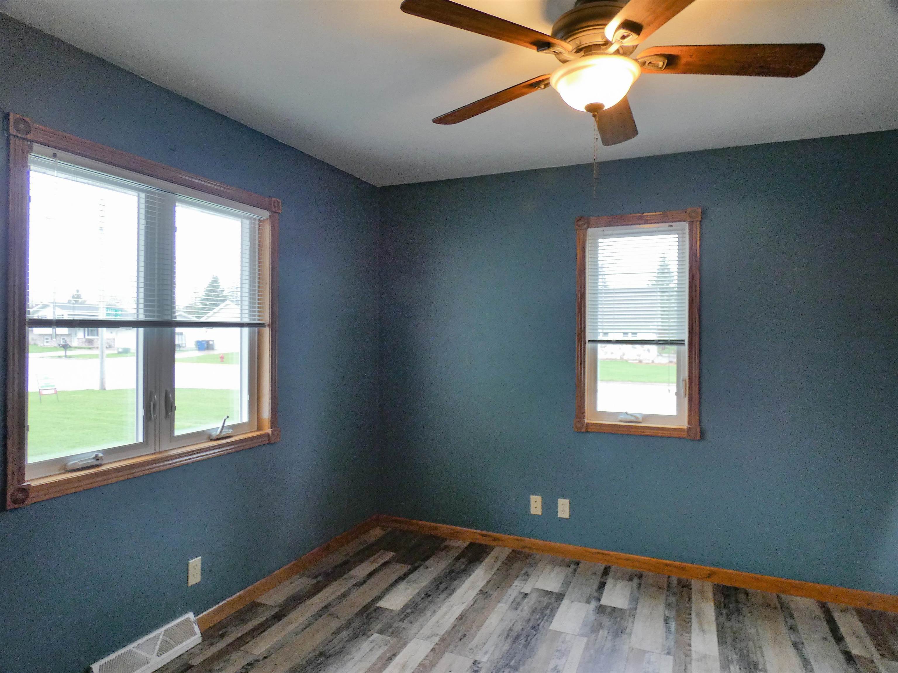 702 Carol Lane Pulaski, WI 54162 - Photo 19 of 47