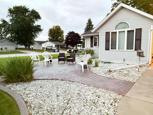 $378,900 | 702 Carol Lane, Pulaski, WI 54162