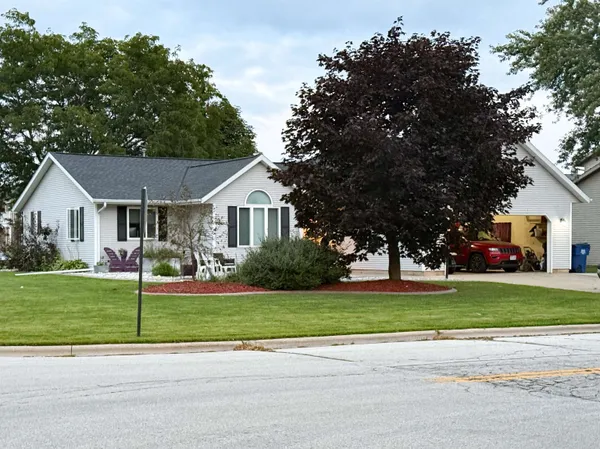 $378,900 | 702 Carol Lane, Pulaski, WI 54162