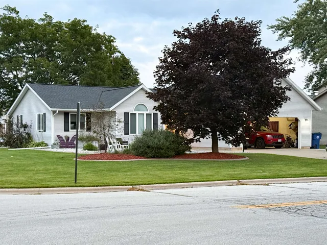 $378,900 | 702 Carol Lane, Pulaski, WI 54162