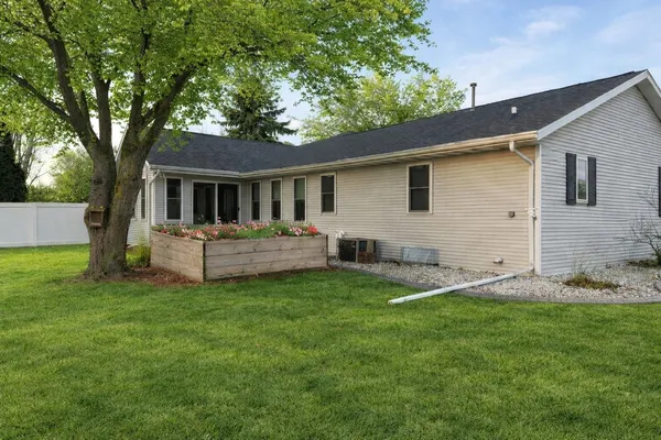 $378,900 | 702 Carol Lane, Pulaski, WI 54162