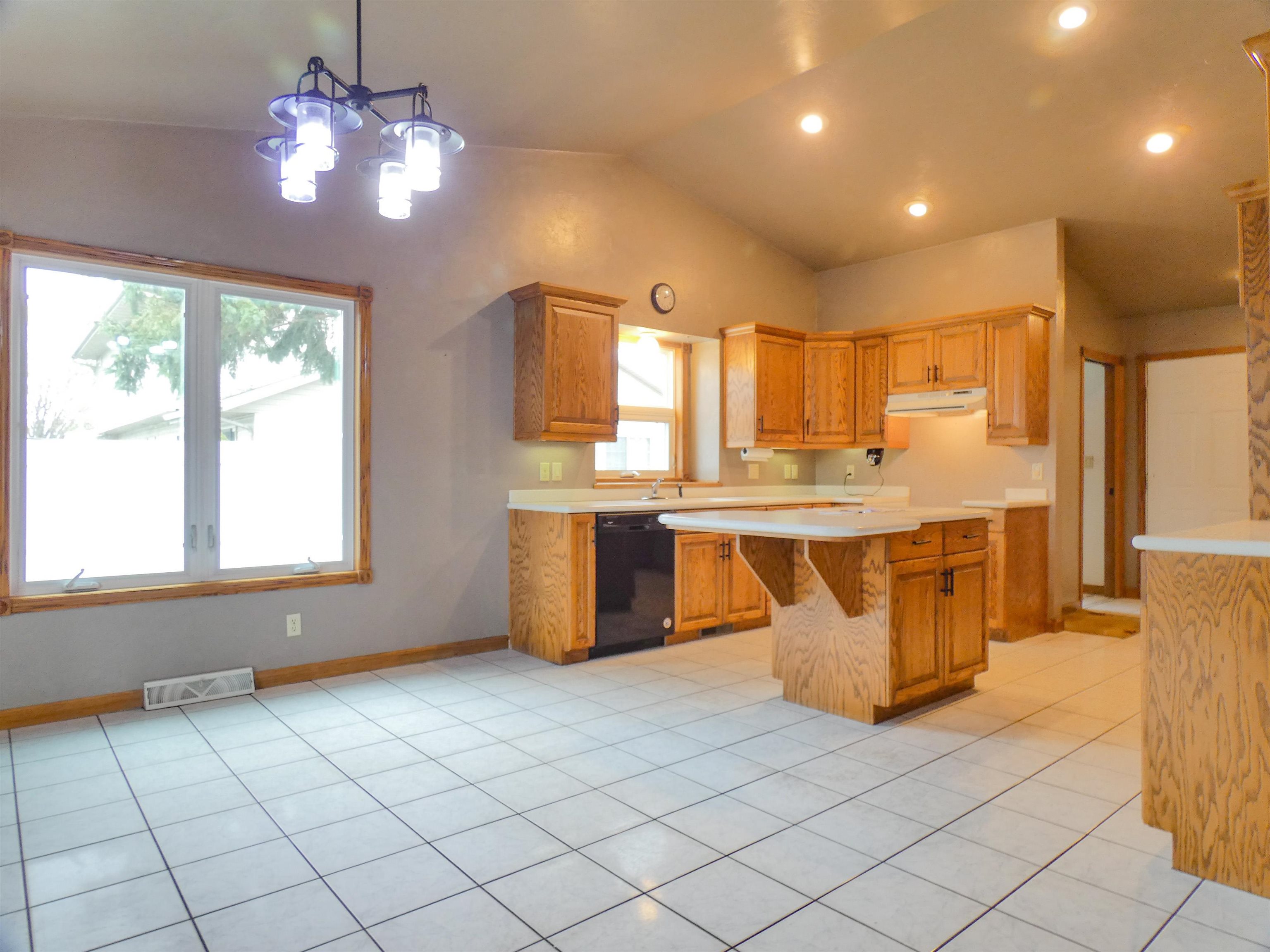 702 Carol Lane Pulaski, WI 54162 - Photo 5 of 47