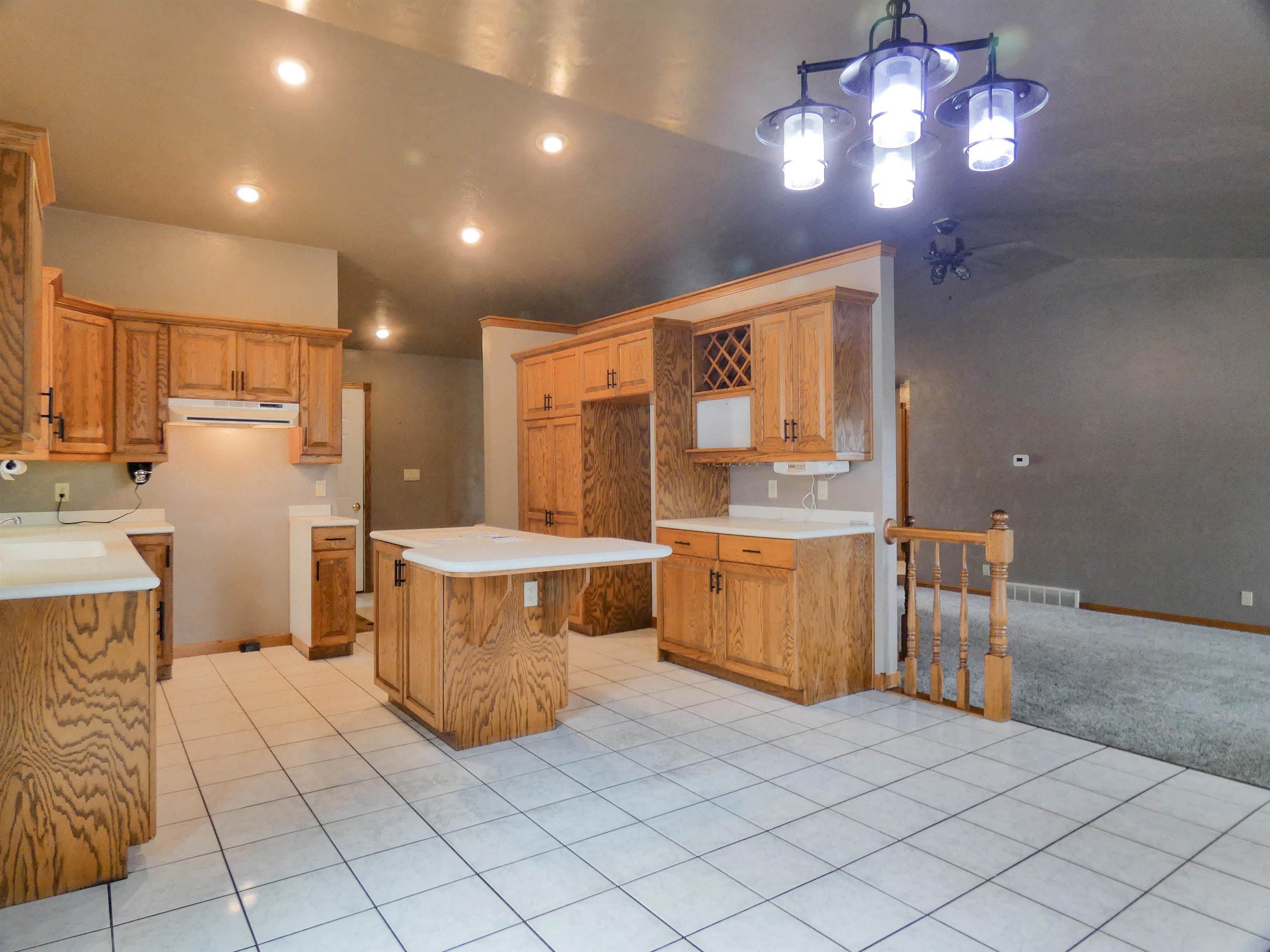 702 Carol Lane Pulaski, WI 54162 - Photo 8 of 47