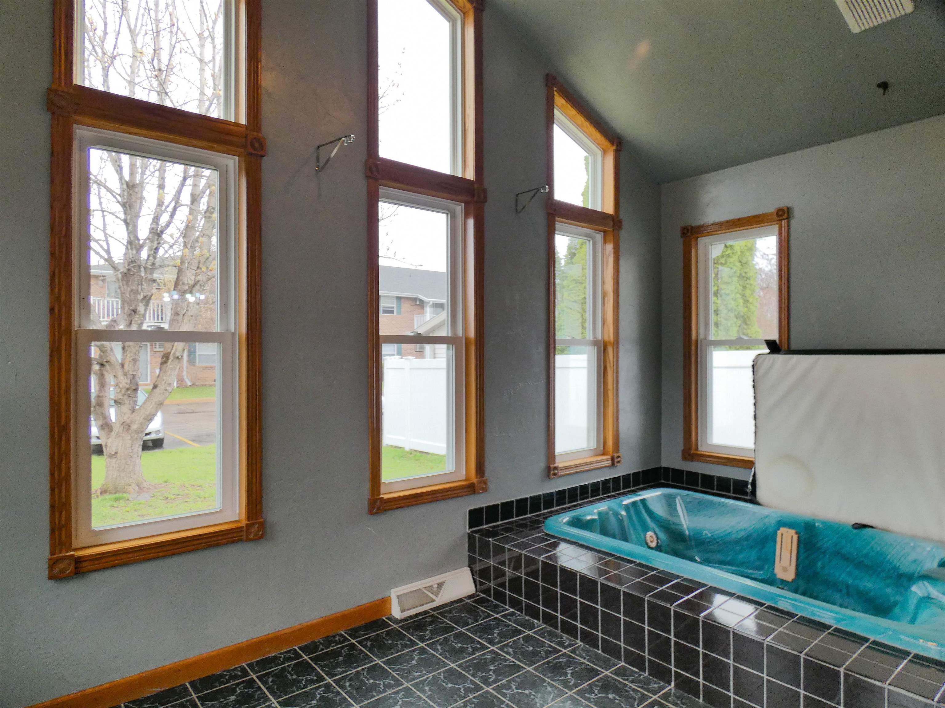702 Carol Lane Pulaski, WI 54162 - Photo 10 of 47