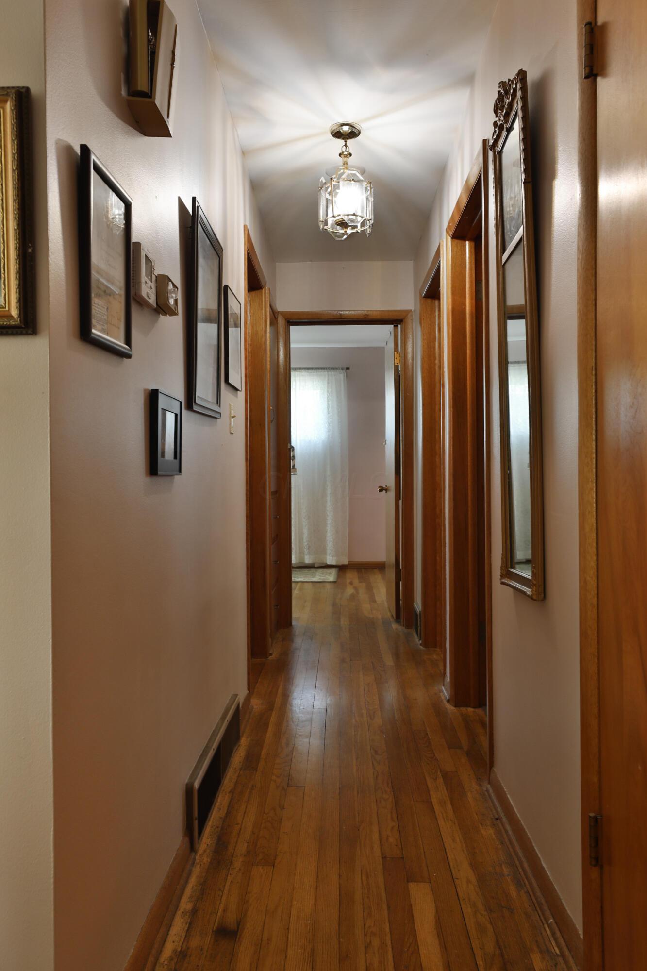 810 Salisbury Road Columbus, OH 43204 - Photo 15 of 34 Hall