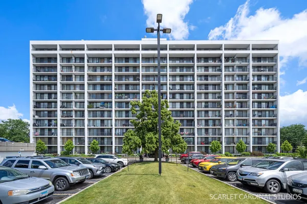 $259,900 | 2005 South Finley Road, Unit 703, Lombard, IL 60148
