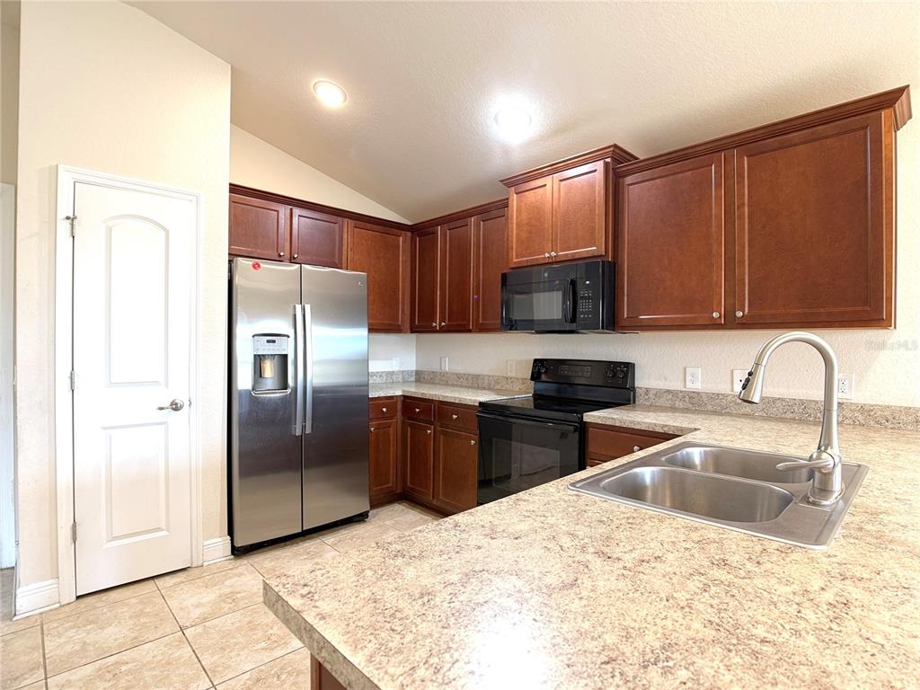 1378 Legatto Loop Dundee, FL 33838 - Photo 7 of 34