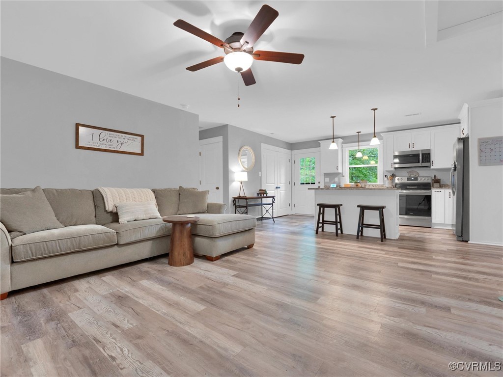 5440 New Line Road Gum Spring, VA 23065 - Photo 6 of 28 a living room with furniture and kitchen view