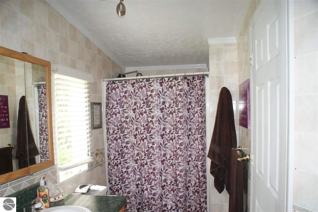 1927 Radcliff Road Traverse City, MI 49685 - Photo 26 of 48 1859990-25.JPG