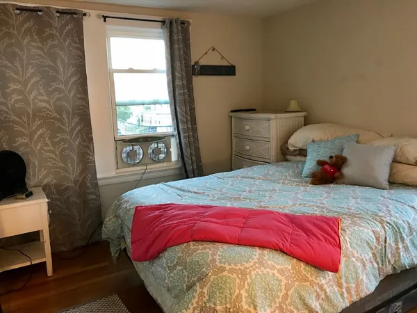 $1,950 | 136 Wrentham Street, Unit 3R, Boston, MA 02124
