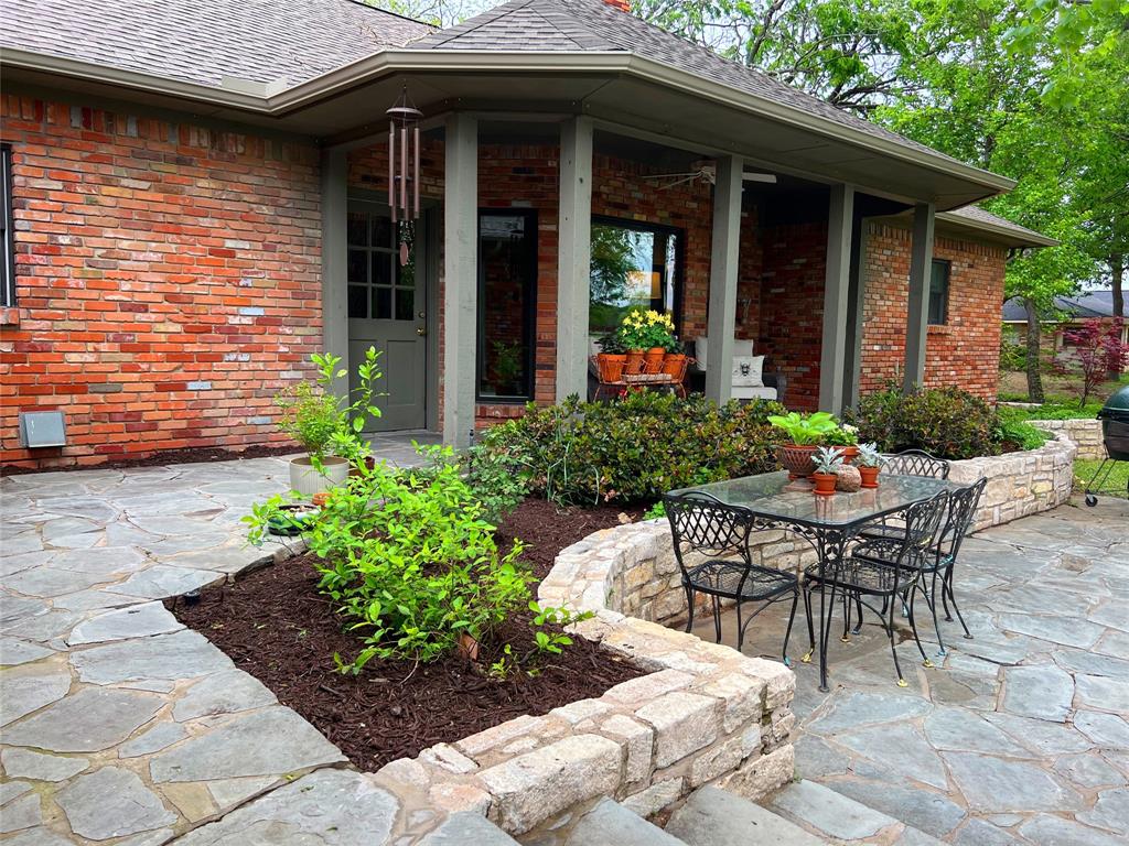 10200 North County Road Frisco, TX 75033 - Photo 4 of 25 a view of a patio with table and chairs and plants