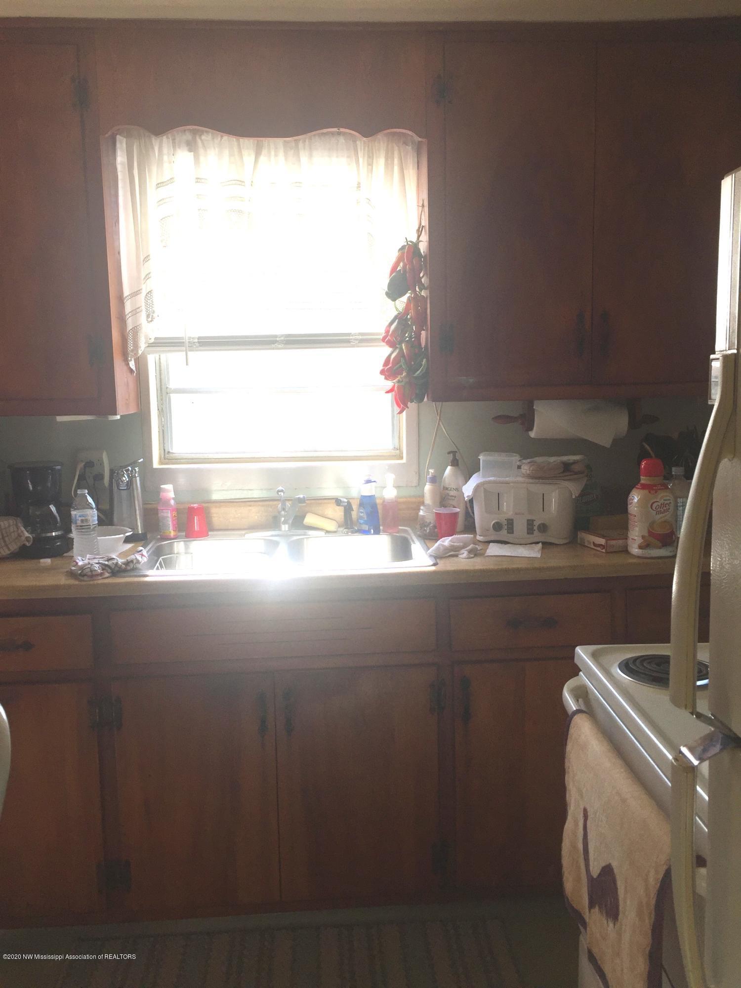 1941 Holly Springs Road Hernando, MS 38632 - Photo 15 of 16 1943 Holly Springs kitchen