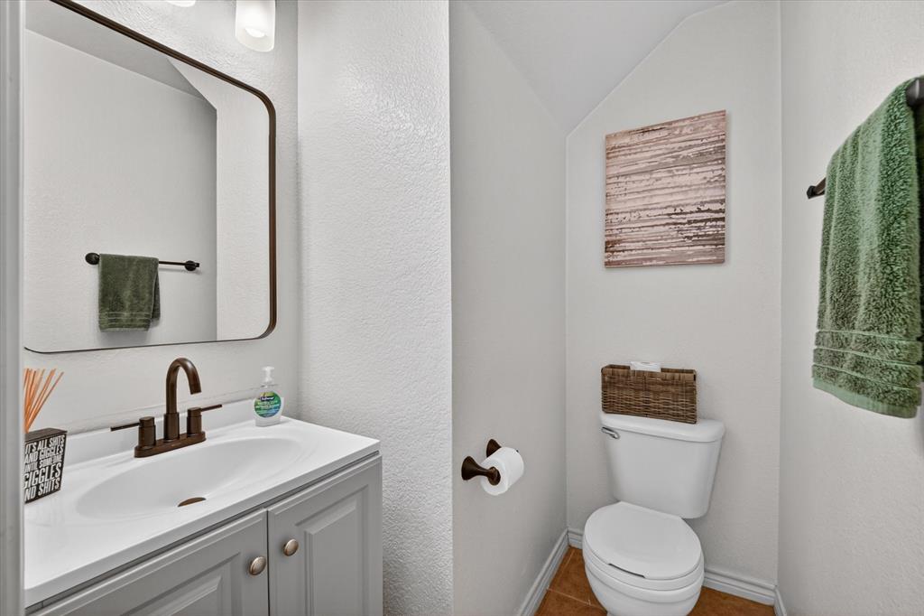 8208 Hidden Path Lane Denton, TX 76210 - Photo 22 of 40