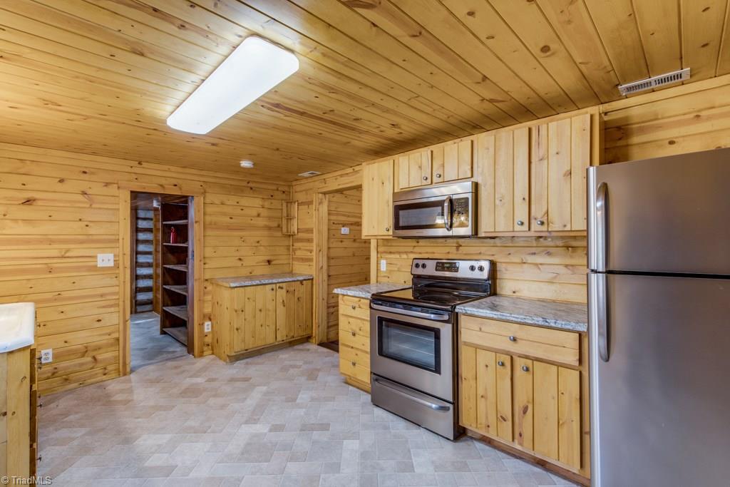 3744 Apperson Road East Bend, NC 27018 - Photo 17 of 30 Gallery Image 17