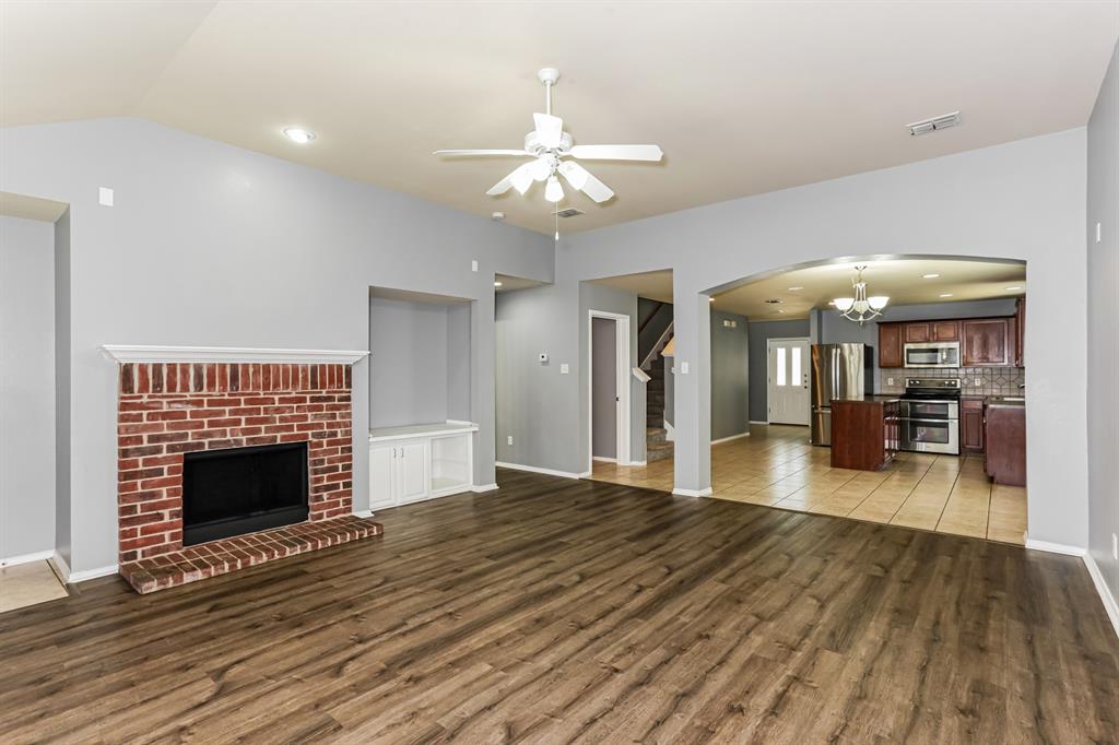9233 Monument Court Fort Worth, TX 76244 - Photo 5 of 25