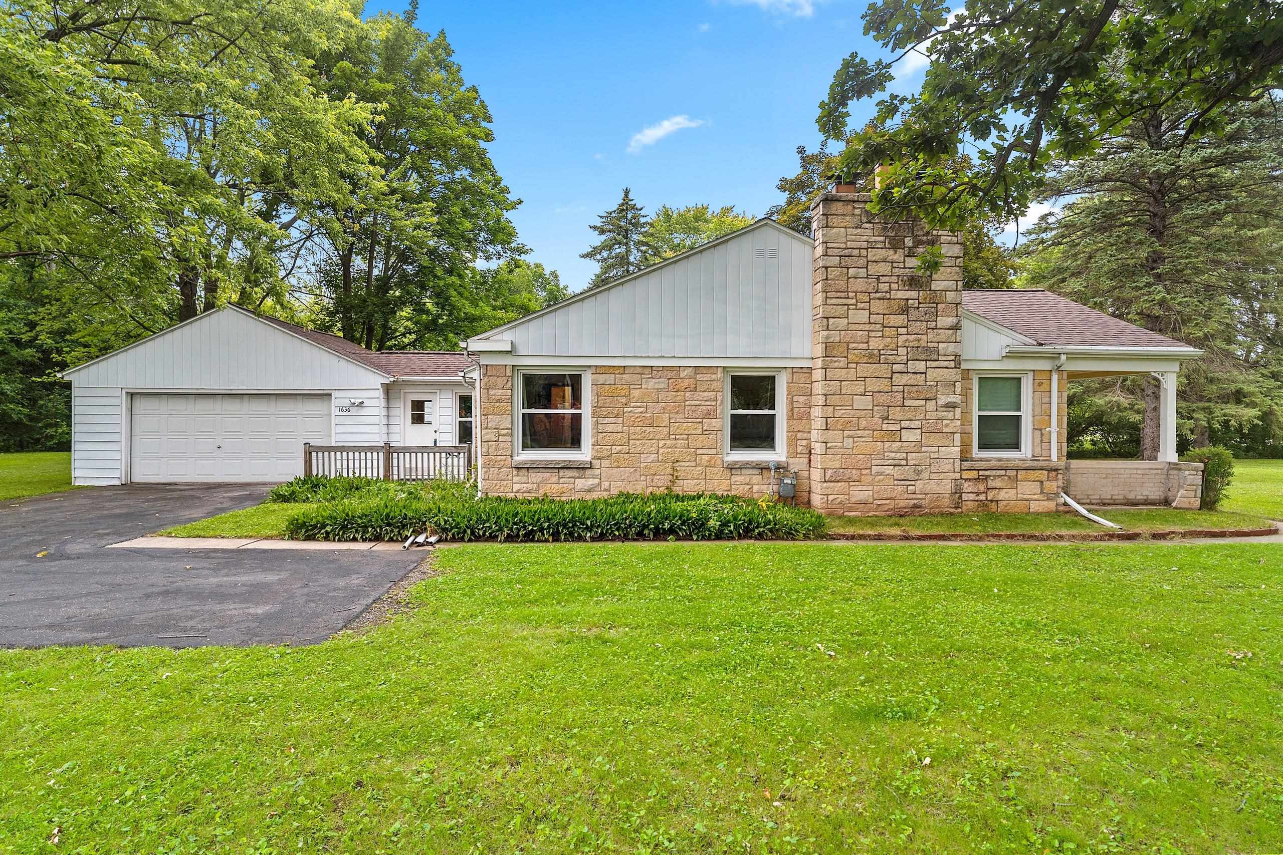1636 Lost Dauphin Road De Pere, WI 54115 - Photo 2 of 49