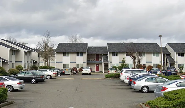 $805 | 2745 Warner Avenue, Enumclaw, WA 98022