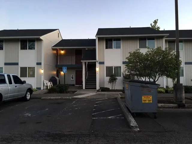 $805 | 2745 Warner Avenue, Enumclaw, WA 98022