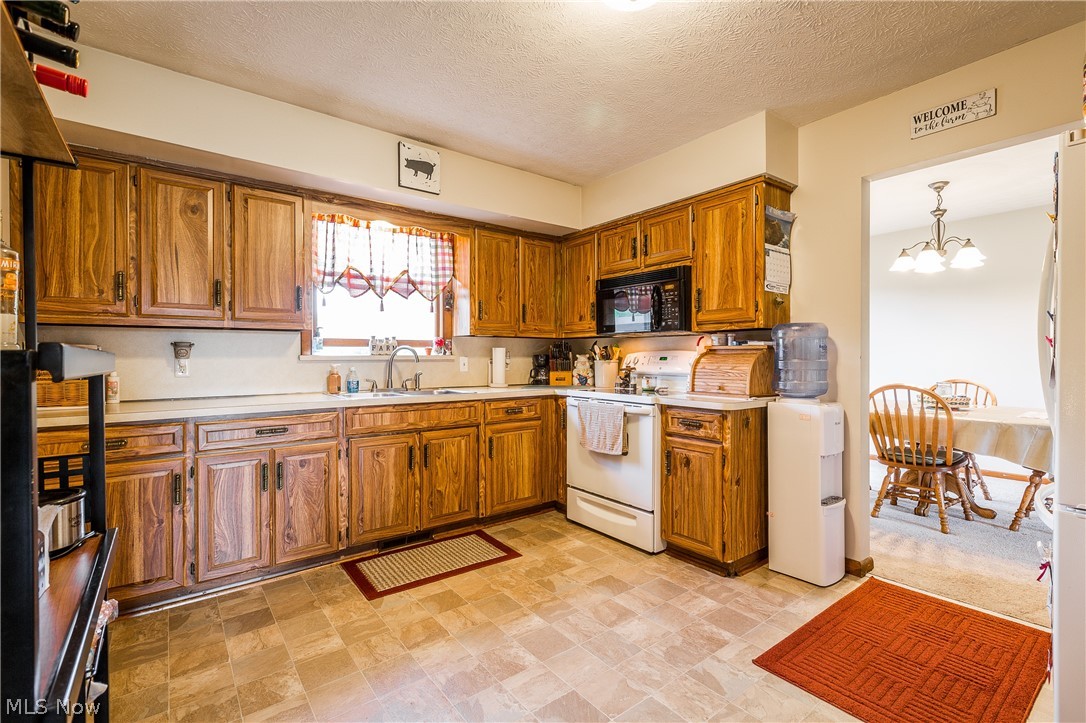 7707 Virginia Road Atwater, OH 44201 - Photo 10 of 29 Kitchen