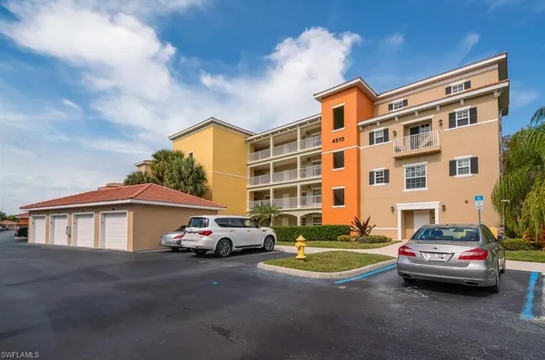 $2,100 | 4510 Botanical Pl Circle, Unit 402, Naples, FL 34112