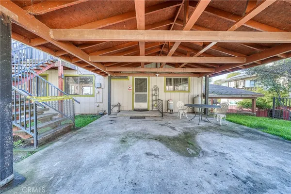 a view of a big room with closet and wooden floor