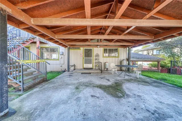 a view of a big room with closet and wooden floor