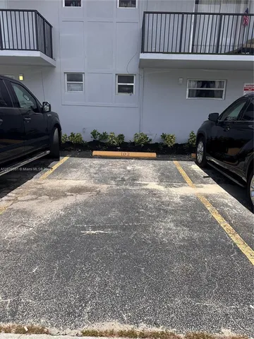a view of a livingroom with furniture