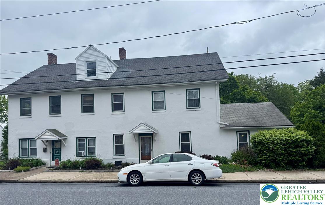 a view of multiple houses with a street