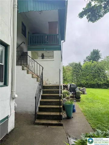 a view of entryway and hall