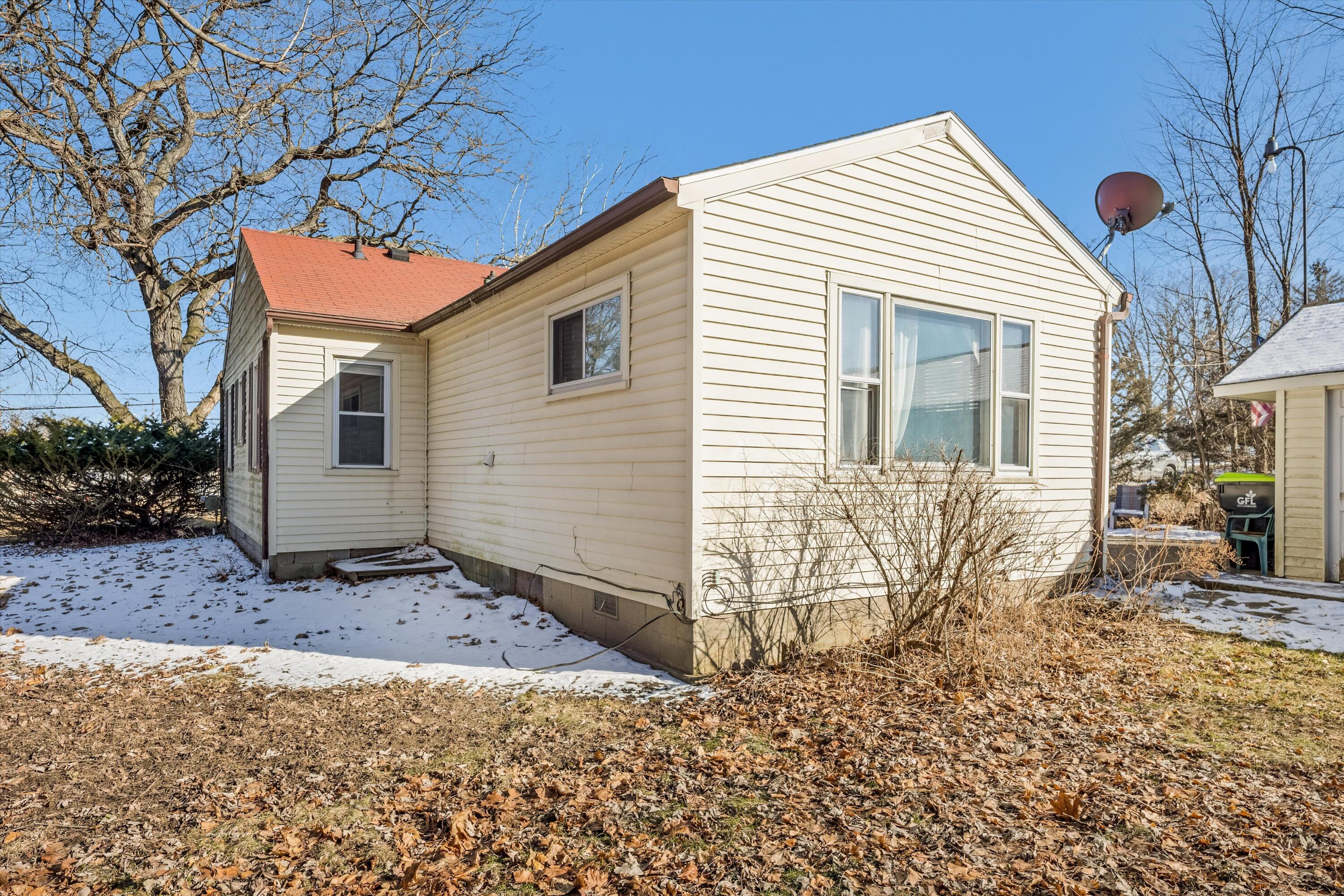4432 Morrish Road Swartz Creek, MI 48473 - Photo 7 of 17 Rear