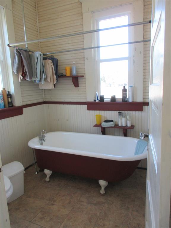 607 1st Street Rosebud, TX 76570 - Photo 12 of 29 a room with a bed and a window